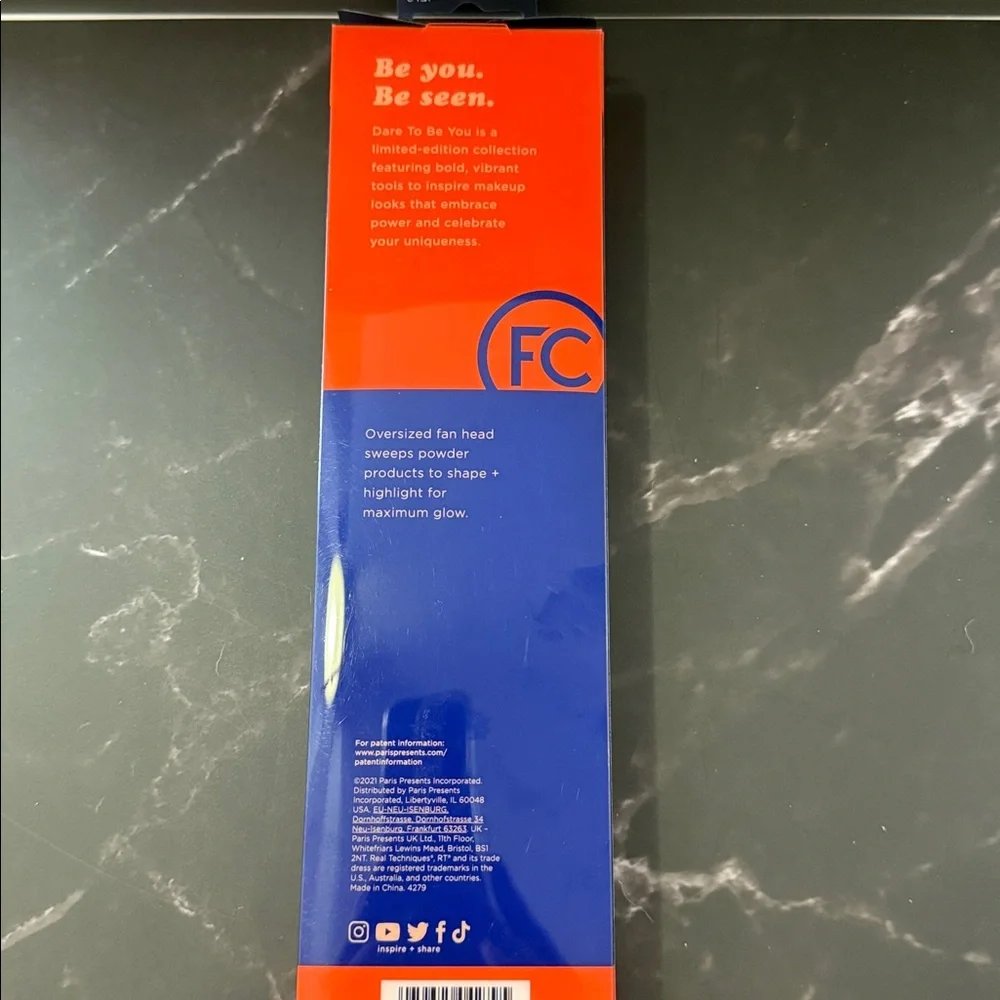 Real Techniques Genuine Glow Fan Makeup Brush